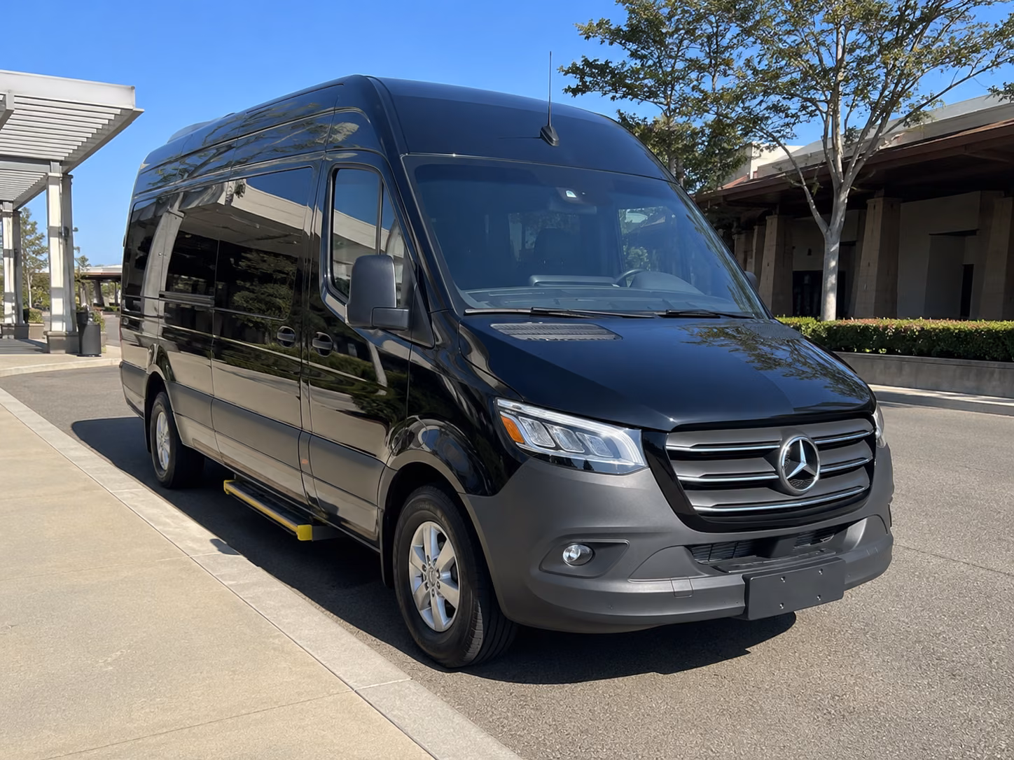 hollywood make an entrance with hollywood prom transportation