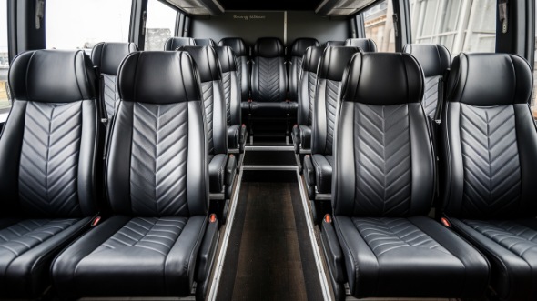 15 passenger minibus rental aventura