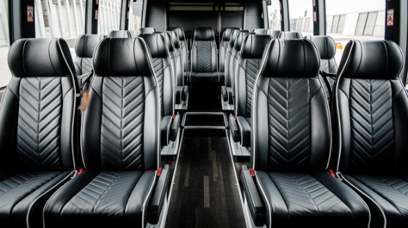 28 passenger minibus rental aventura